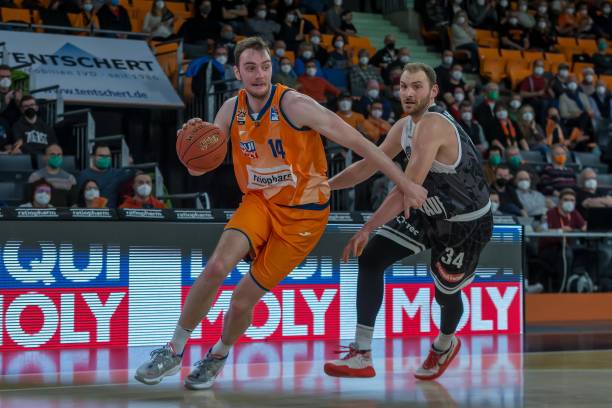 之间默契的 之间默契的