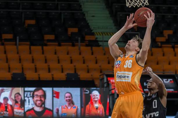 内线对决成 内线对决成